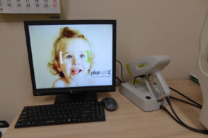 P1010045 Autorefraktometr pediatryczny - do badania komputerowego dzieci i niemowląt PlusOptix
